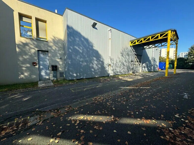 Industrial in Villepinte for lease - Building Photo - Image 1 of 18