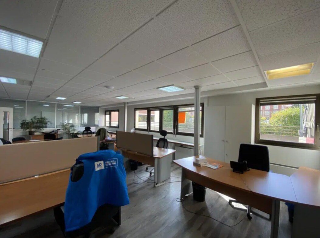 Office in Ivry-sur-Seine for lease Interior Photo- Image 1 of 9