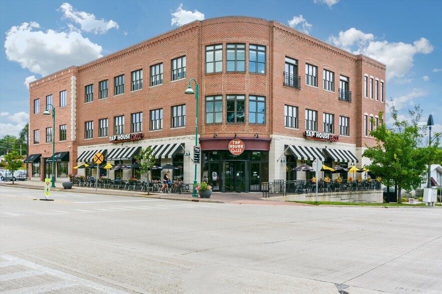 123 W Washington St, Oswego, IL for lease - Building Photo - Image 1 of 6