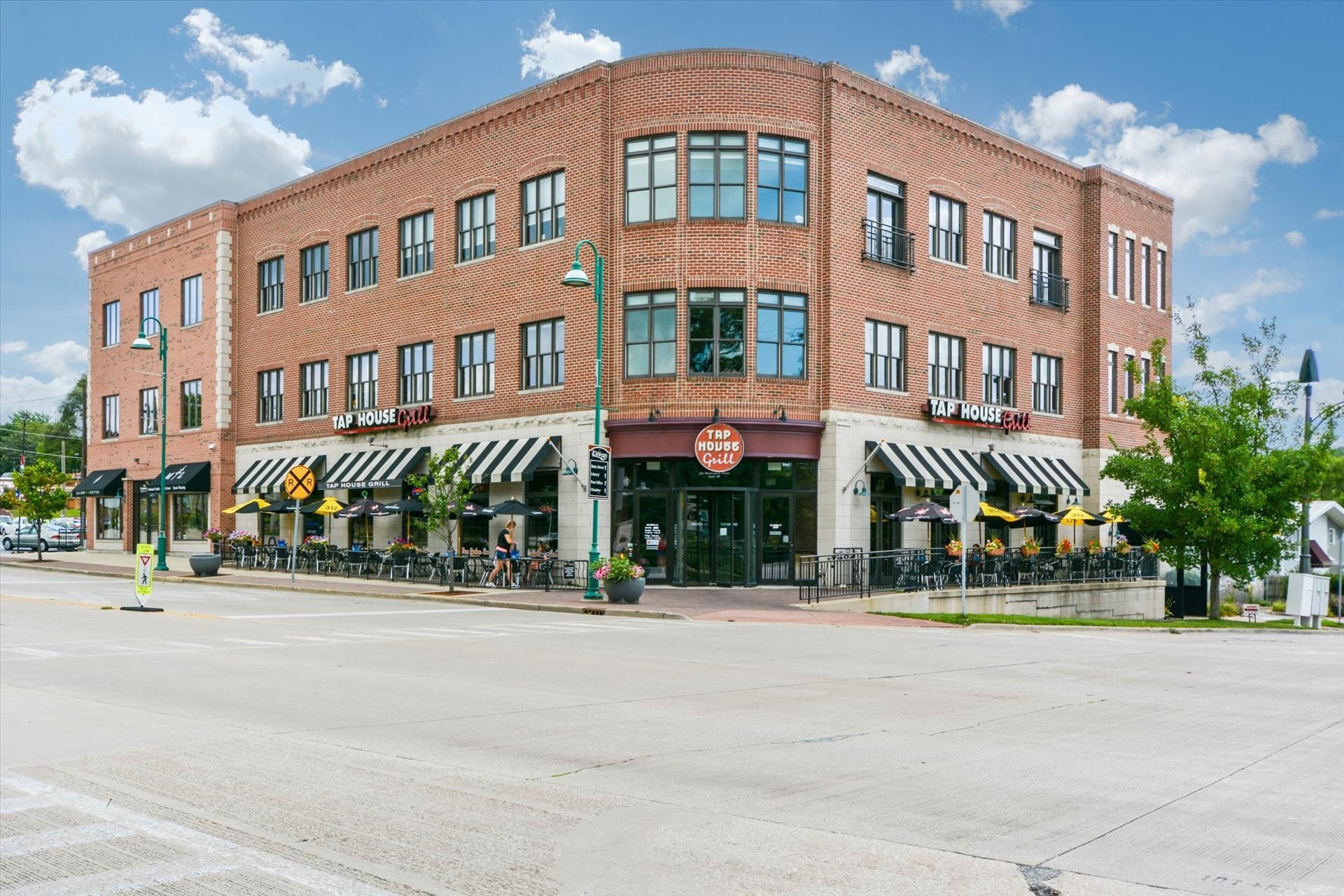 123 W Washington St, Oswego, IL for lease Building Photo- Image 1 of 7