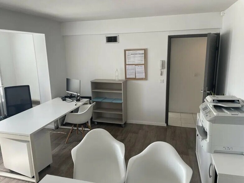 Office in Anglet for lease - Interior Photo - Image 3 of 3
