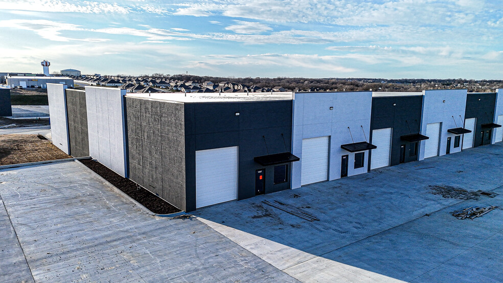 1460 NW Olympic Dr, Grain Valley, MO for lease - Building Photo - Image 3 of 15