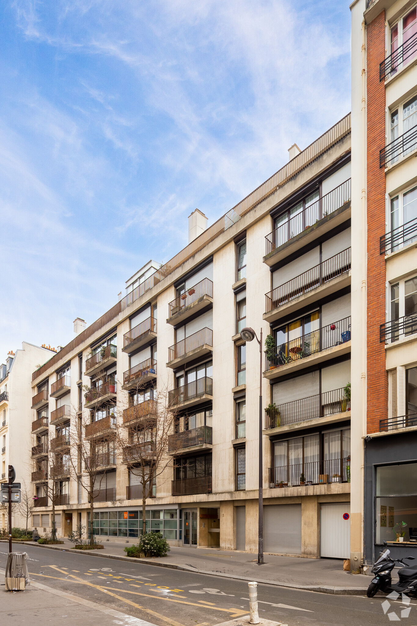 Office in Paris for lease Primary Photo- Image 1 of 3