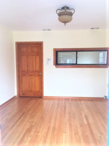 8453 Howard Dr, Houston, TX for lease - Interior Photo - Image 2 of 9