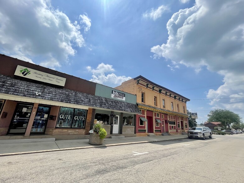 2 E Main St, Plano, IL 60545 - Retail for Sale | LoopNet