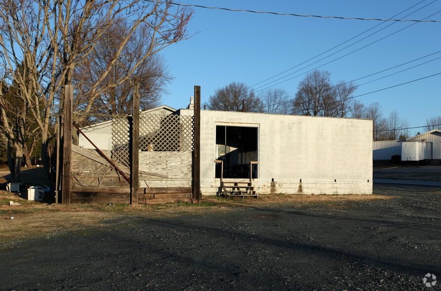 4752 S Main St, Winston-Salem, NC for sale - Building Photo - Image 2 of 3
