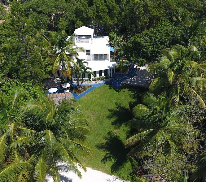 104300 Overseas Hwy, Key Largo, FL for sale - Primary Photo - Image 1 of 1