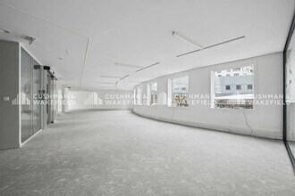 Office in Puteaux for lease Interior Photo- Image 1 of 2