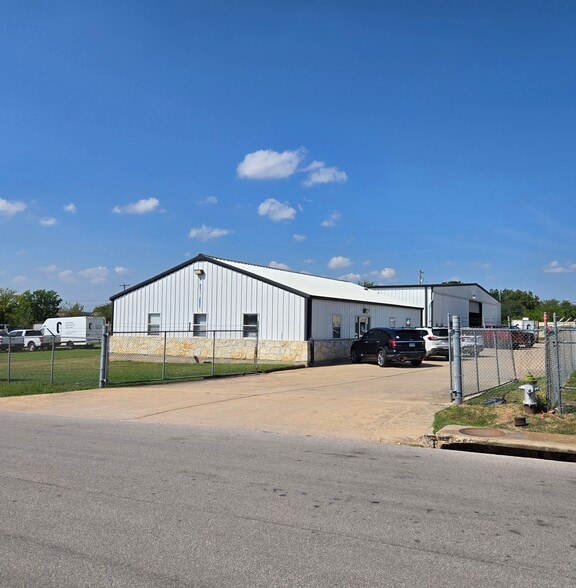 103 Tradesmen Dr, Hutto, TX for sale - Building Photo - Image 2 of 12
