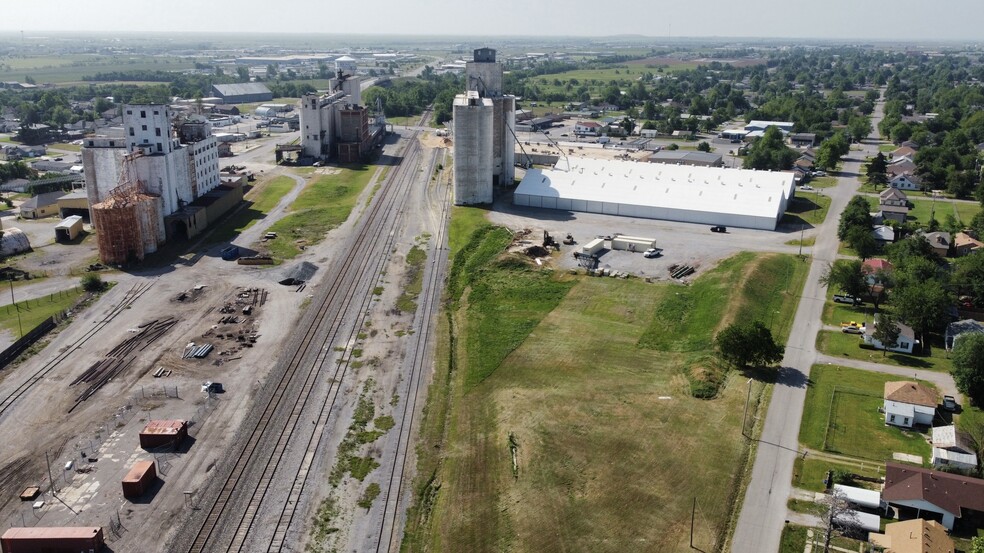 220 W Oak St, El Reno, OK for lease - Building Photo - Image 2 of 4