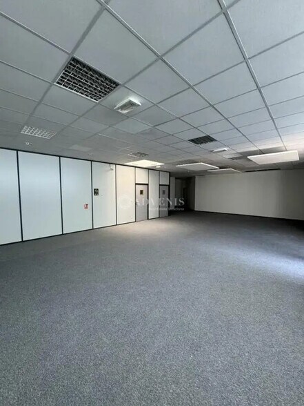 Office in Nîmes for lease - Interior Photo - Image 2 of 11
