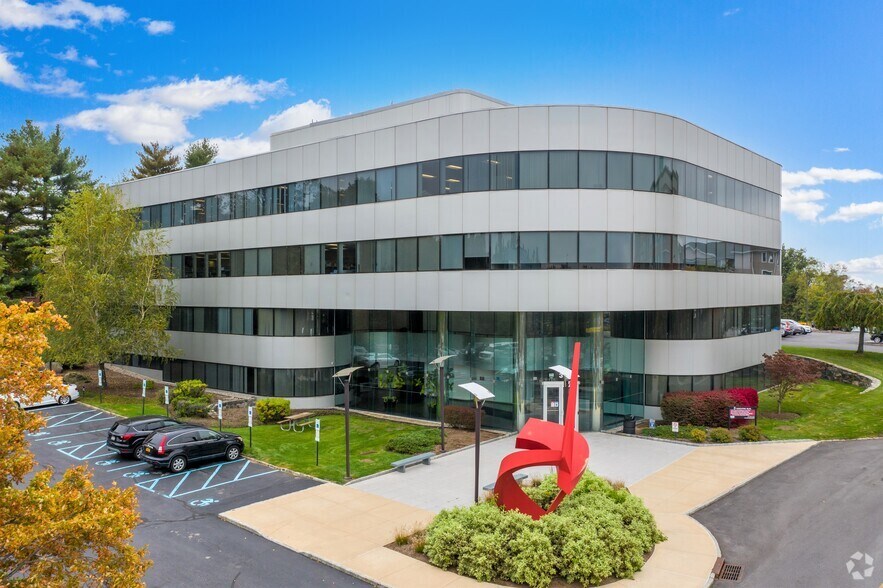 3 Executive Blvd, Yonkers, NY for sale - Primary Photo - Image 1 of 1