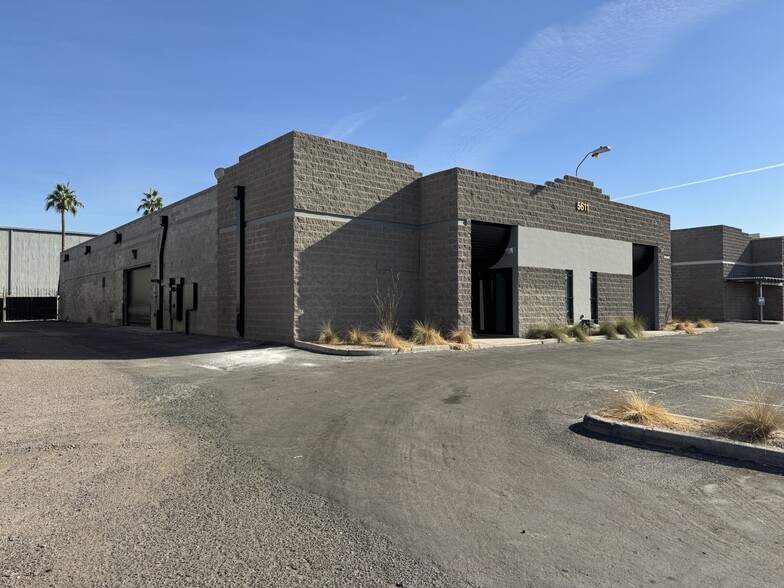 5611 S 24th St, Phoenix, AZ for lease - Building Photo - Image 1 of 7