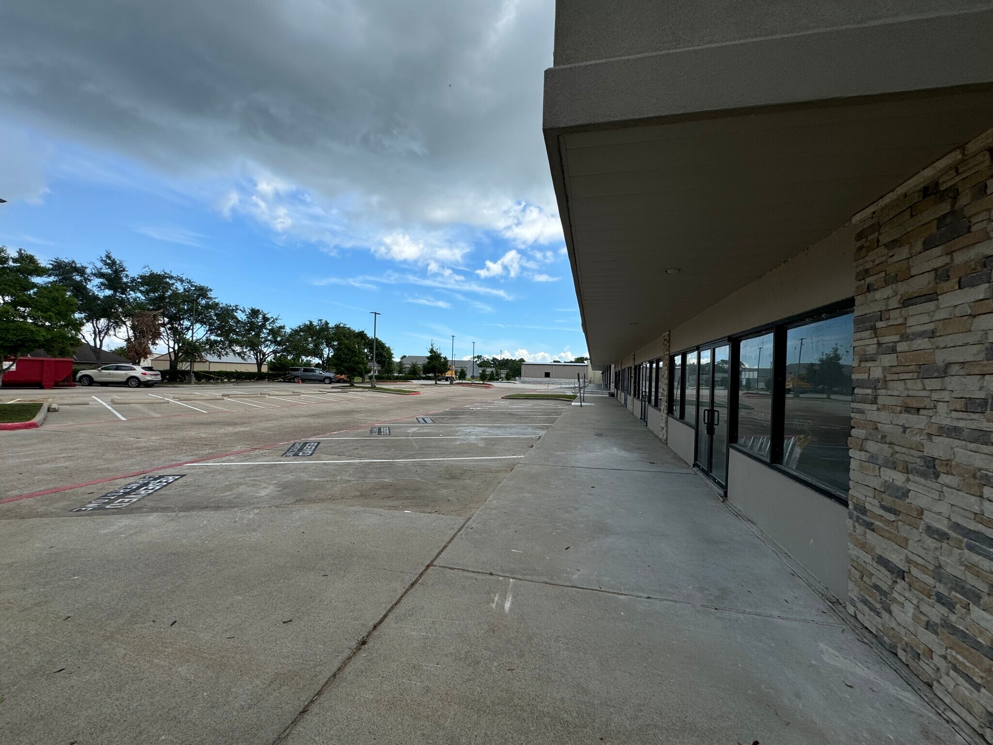 10015 Old Columbia Rd B215, Kemah: Inside Tenneh Johnson'S Residence - 9pl4zyd