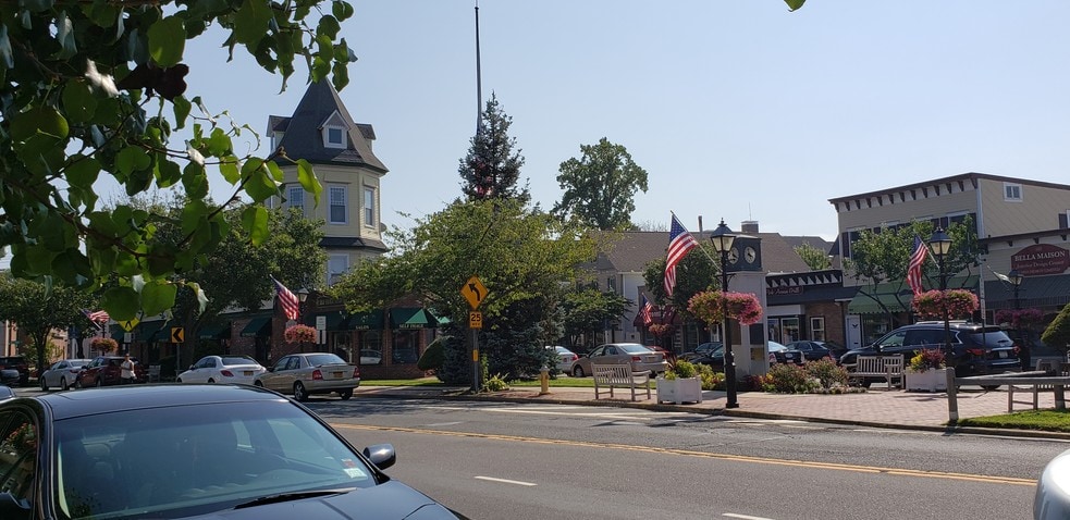 193-199 Broadway, Amityville, NY 11701, USA Broadway, Amityville, NY for sale - Building Photo - Image 2 of 25