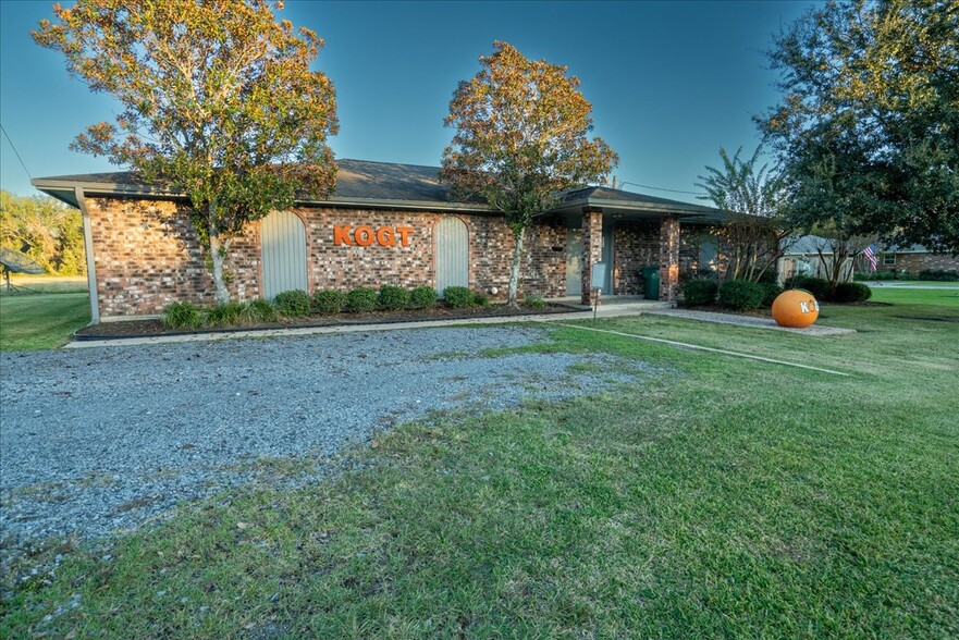 5304 Meeks Dr, Orange, TX for sale - Building Photo - Image 3 of 26