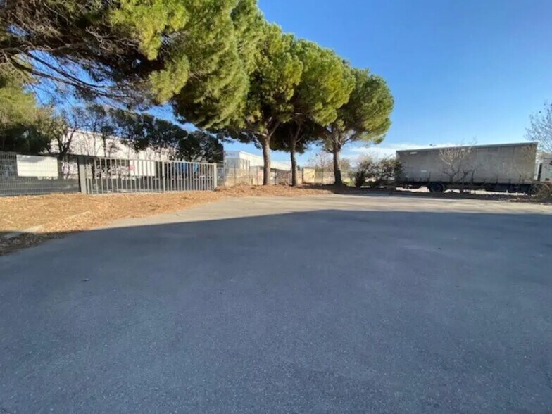 Office in Marignane for lease - Building Photo - Image 2 of 3