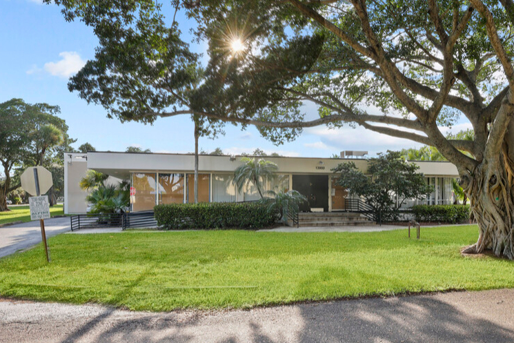 13900 NW 58th Ct, Miami Lakes, FL for lease - Building Photo - Image 1 of 5