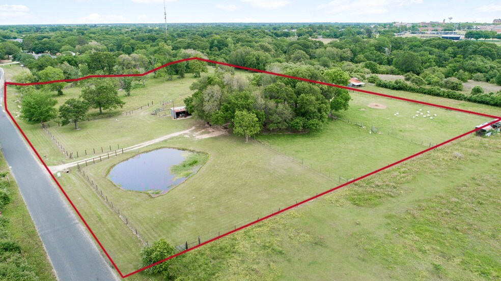 24031 Richards Rd, Hempstead, TX 77445