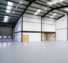 Deadbrook Ln, Aldershot for lease Interior Photo- Image 2 of 3