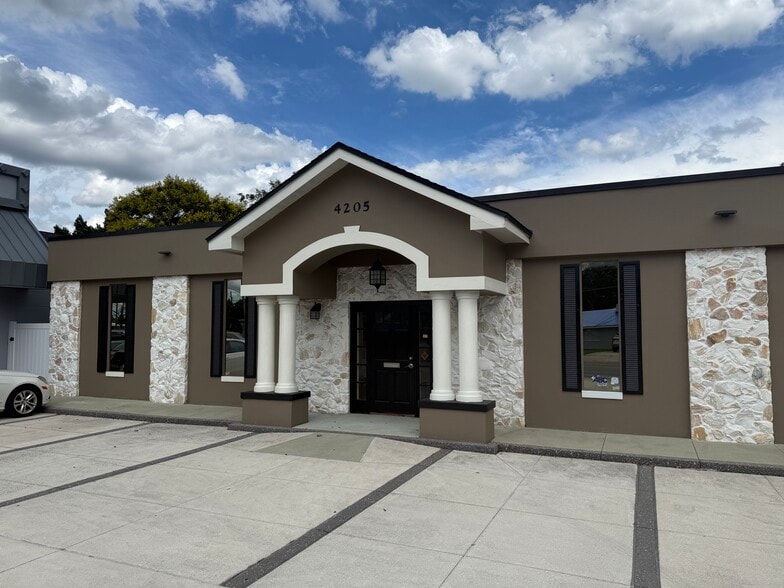 4205 Edgewater Dr, Orlando, FL for sale - Building Photo - Image 1 of 8