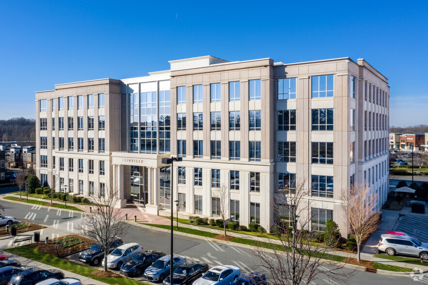 10130 Perimeter Pky, Charlotte, NC for lease - Building Photo - Image 2 of 7