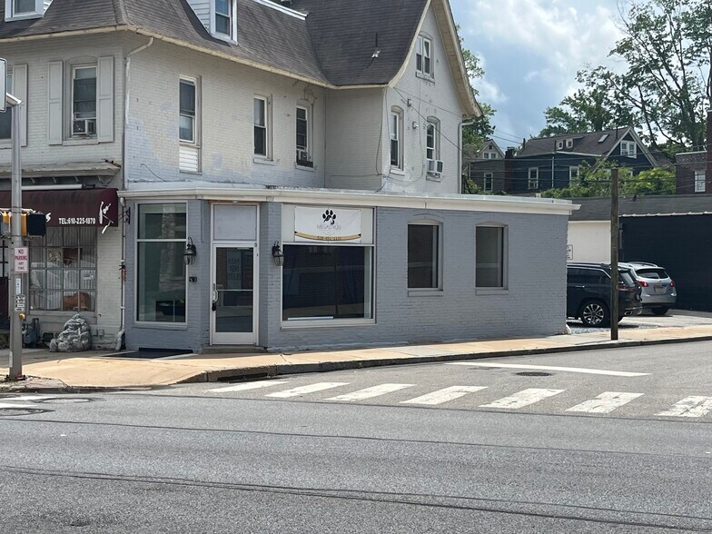 1050 W Lancaster Ave, Bryn Mawr, PA for lease - Building Photo - Image 2 of 21