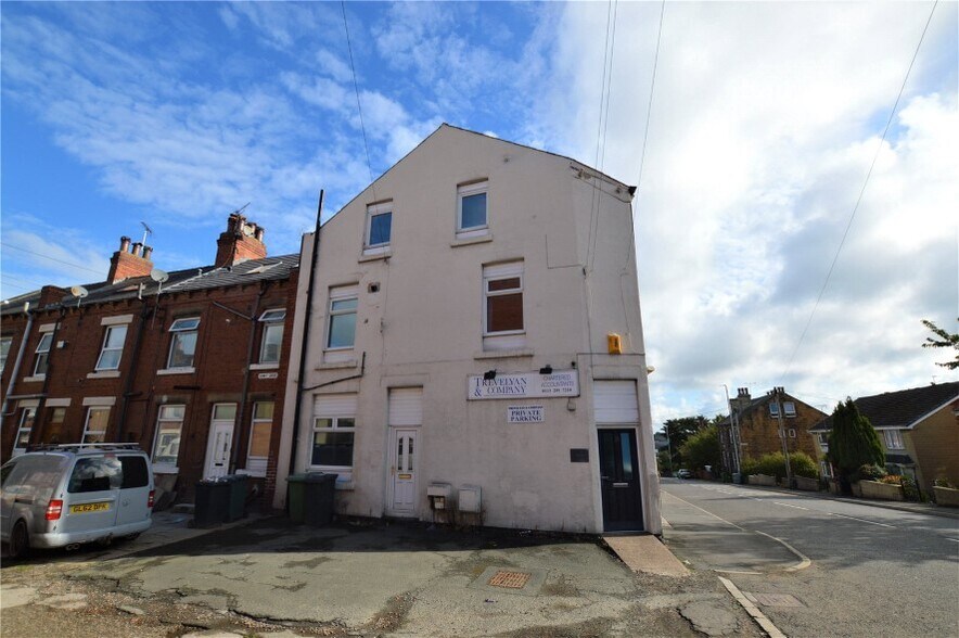 2022 Elland Rd, Leeds, LS27 7SS