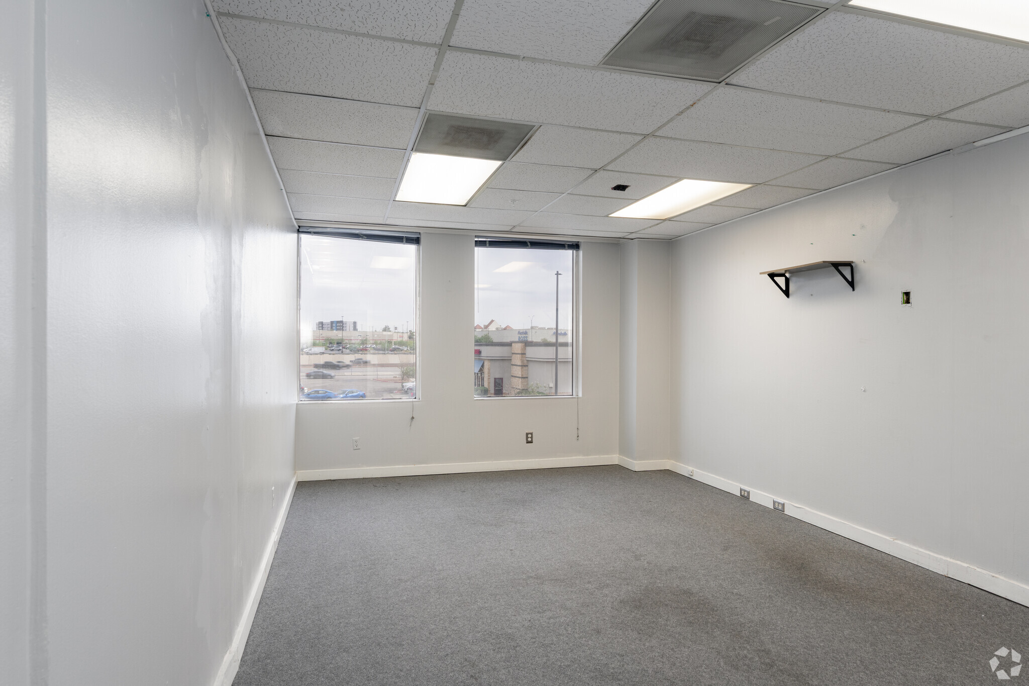 6070 Gateway Blvd E, El Paso, TX for lease Interior Photo- Image 1 of 2