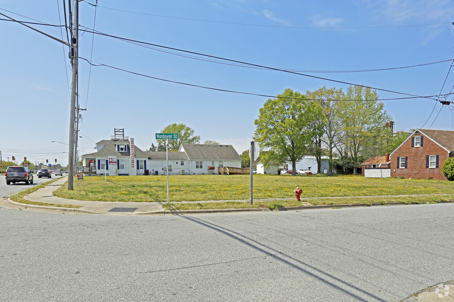 700 W Ehringhaus St, Elizabeth City, NC for sale - Primary Photo - Image 1 of 18