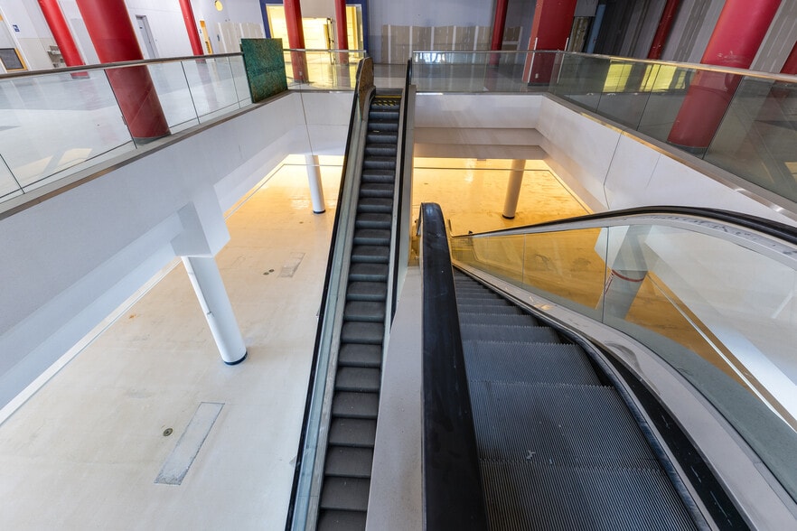 2700 Miamisburg Centerville Rd, Dayton, OH for lease - Building Photo - Image 2 of 17