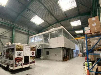 Industrial in Montigny-le-Bretonneux for sale - Building Photo - Image 1 of 9