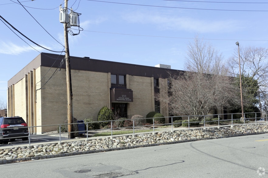 200 Highland Ave, Glen Ridge, NJ for lease - Primary Photo - Image 1 of 27