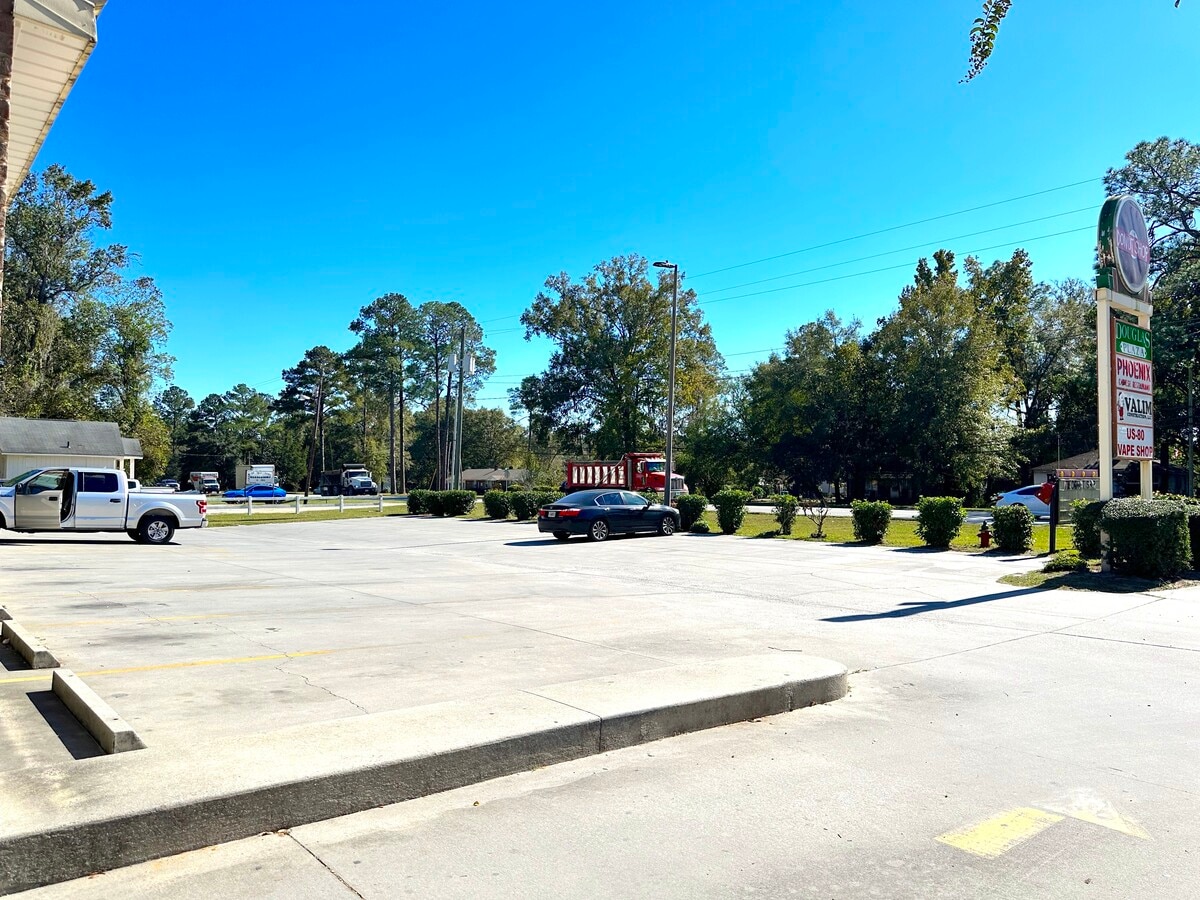 502 E US Highway 80, Bloomingdale, GA 31302
