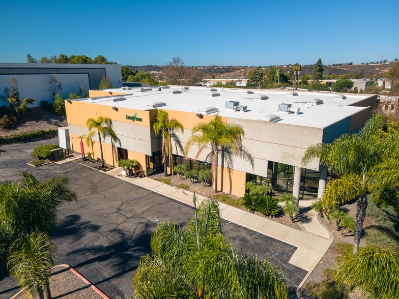 2465 Coral St, Vista, CA for sale - Building Photo - Image 2 of 10