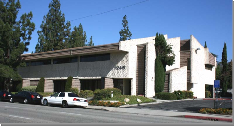 1245 W Huntington Dr, Arcadia, CA for lease - Building Photo - Image 1 of 1