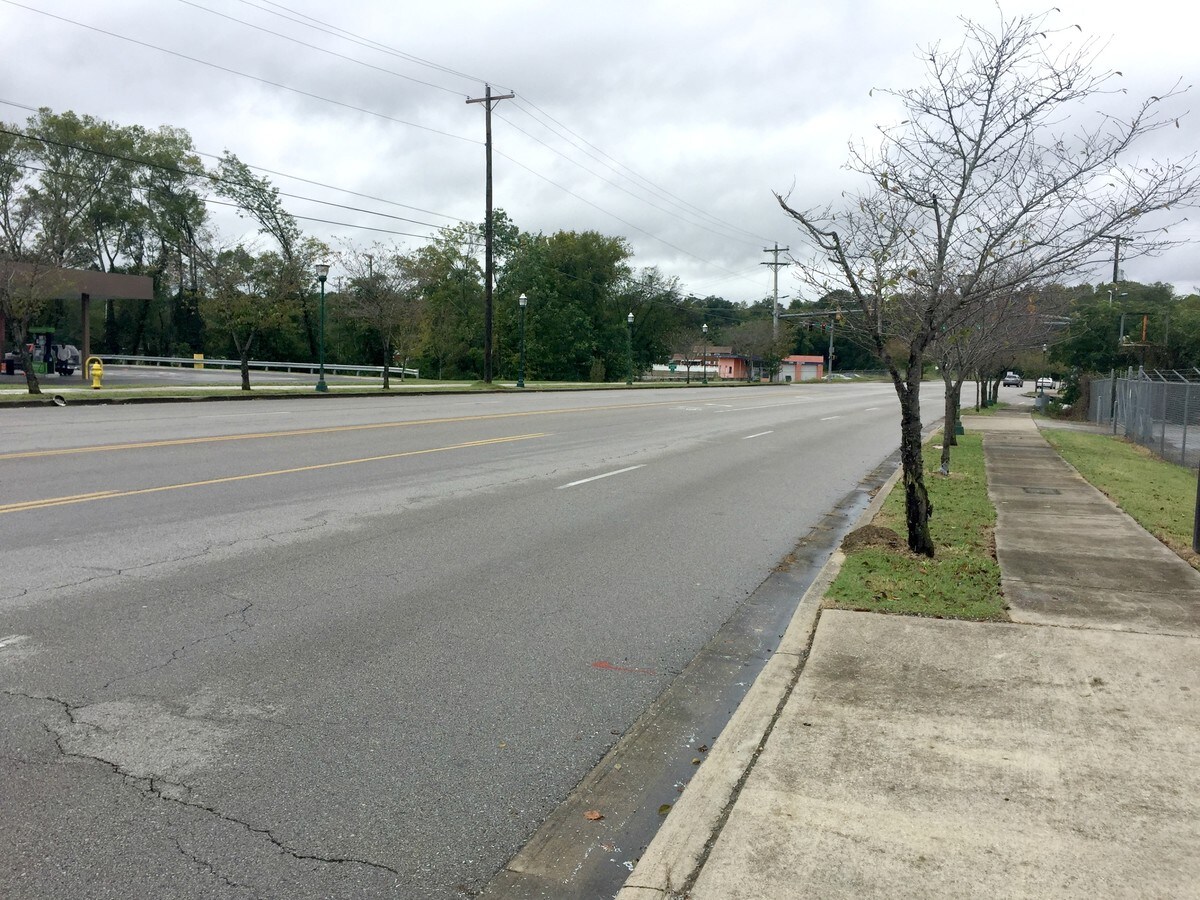 4101 Shallowford Rd, Chattanooga, TN 37411