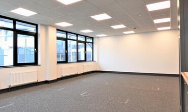 1-7 Ryan Dr, Brentford for lease Interior Photo- Image 2 of 3