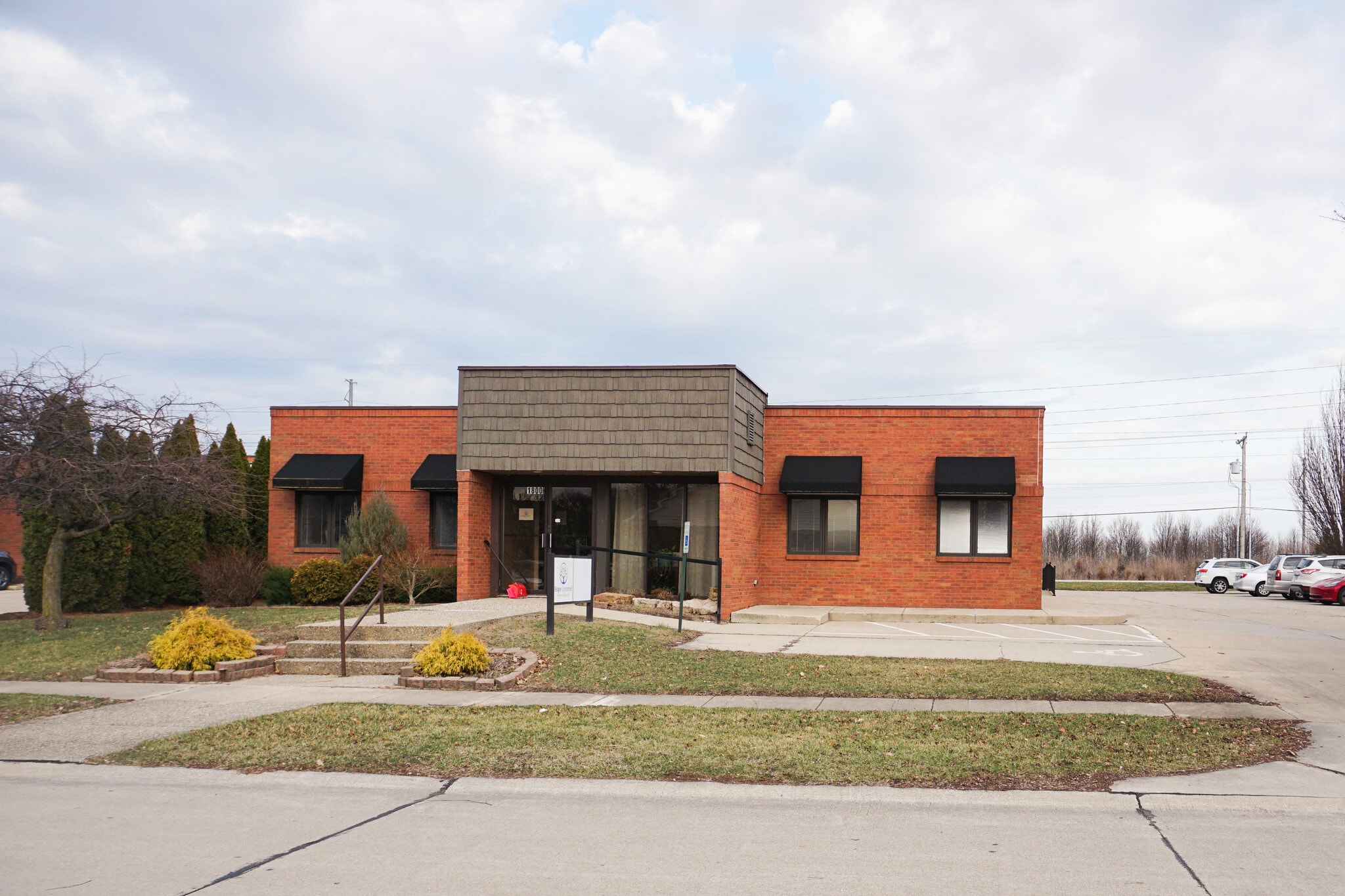 1800 Woodfield Dr, Savoy, IL for lease Interior Photo- Image 1 of 8