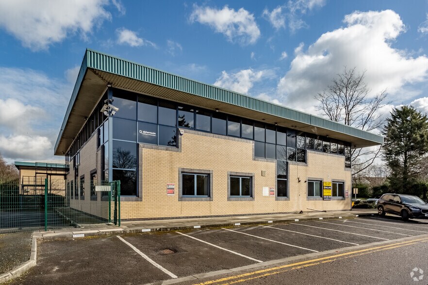 Pacific Rd, Altrincham for lease - Building Photo - Image 3 of 6