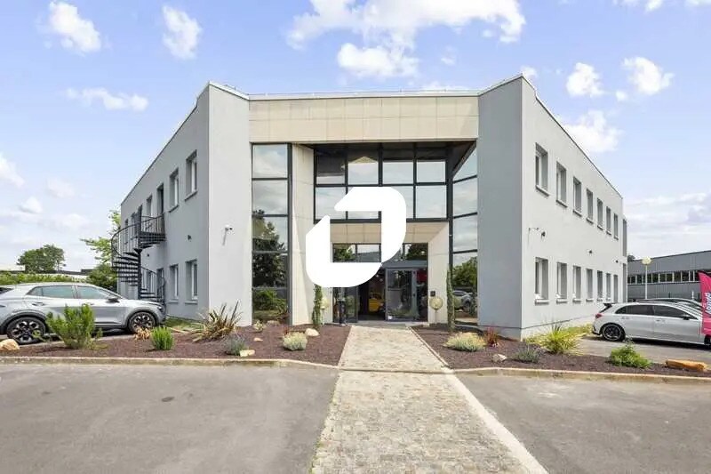 Office in Marcoussis for lease - Building Photo - Image 1 of 16