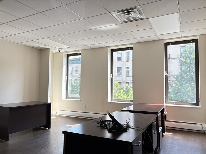 571 W 183rd St, New York, NY for lease - Building Photo - Image 1 of 9