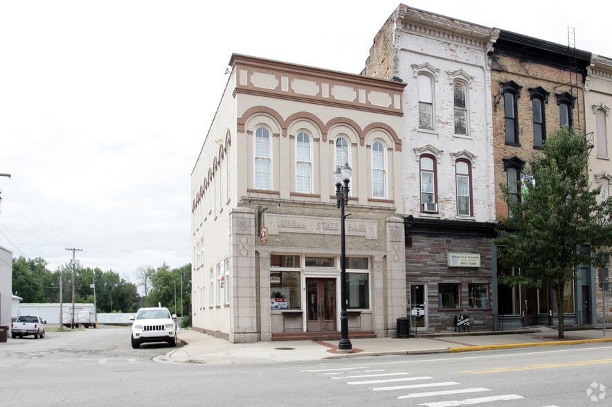 218 E Main St Lowell Mi 49331 Loopnet Com