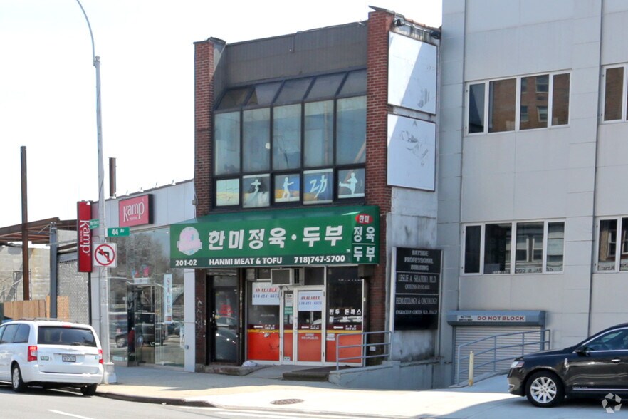 20102 Northern Blvd, Bayside, NY for sale - Primary Photo - Image 1 of 1