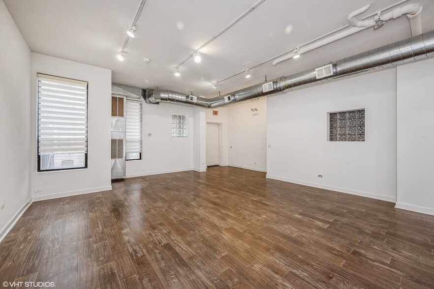 2324 N Clark St, Chicago, IL for lease - Interior Photo - Image 2 of 7