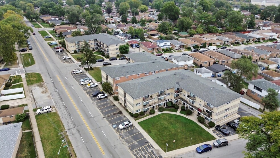 1049 W Vermont Ave, Calumet Park, IL for sale - Aerial - Image 2 of 23