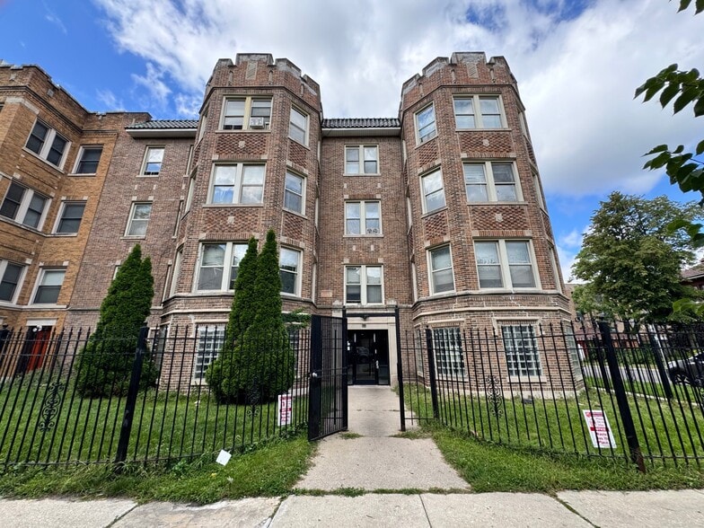 6800 S Paxton Ave, Chicago, IL for sale - Building Photo - Image 2 of 8