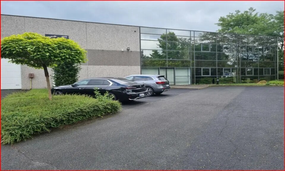 Flex in Bondues for lease Building Photo- Image 1 of 4