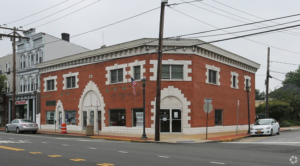 17-21 W Hoffman Ave, Lindenhurst, NY for sale - Primary Photo - Image 1 of 1