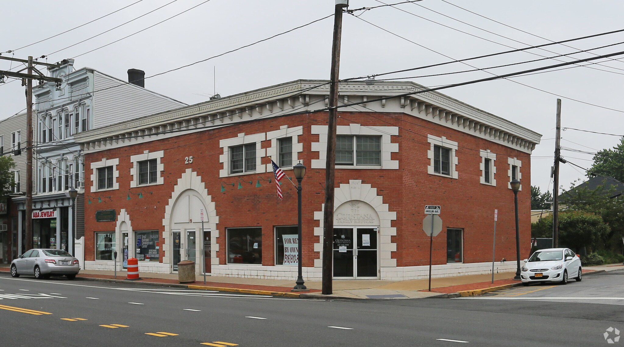 17-21 W Hoffman Ave, Lindenhurst, NY for sale Primary Photo- Image 1 of 1